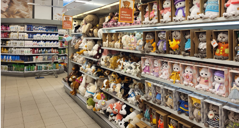 Мантуров пообещал поставки в магазины больше игрушек из России