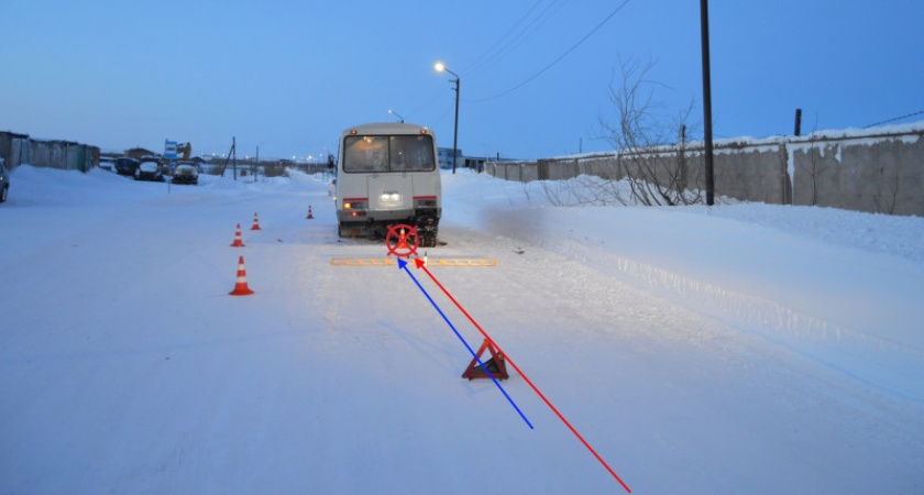 В Коми водитель снегохода протаранил автобус с пассажирами