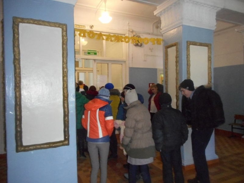 В ухтинской школе во время плановой эвакуации хулиган распылили баллончик