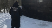 Житель Коми при уборке снега нашел тело женщины