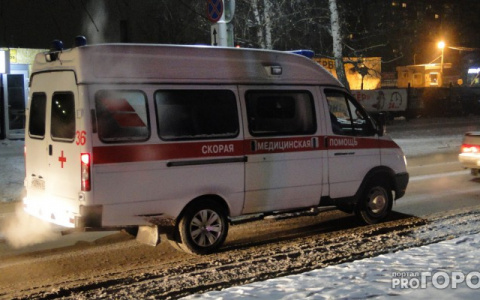 В Коми под колесами "буханки" пострадал мужчина