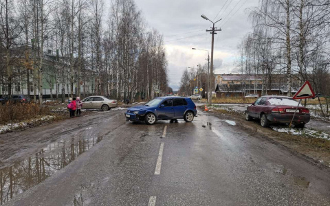 В Сосногорске водитель врезался в припаркованную «Мазду» и опрокинул свое авто на крышу