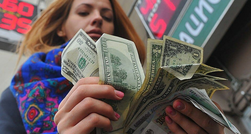 Курс доллара превысил 101 рубль впервые с 23 марта 2022 года