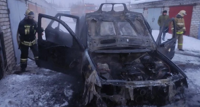 Жители Коми получат наказание за угон автомобиля и его поджог