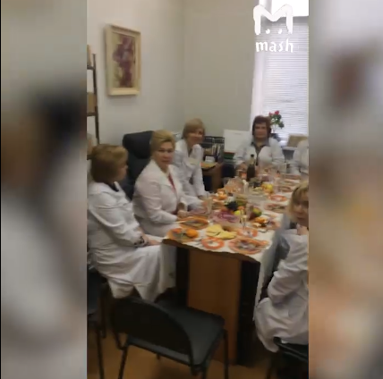 Новости России: В Рязани врачи устроили застолье вместо приема пациентов