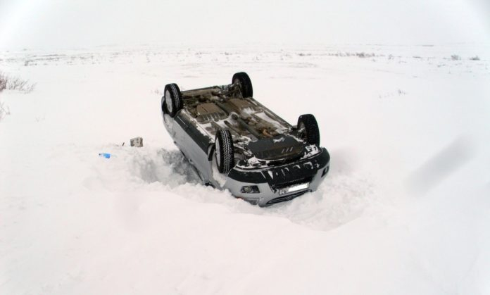 На зимнике Усинск — Нарьян-Мар спасатели вернули на дорогу две машины