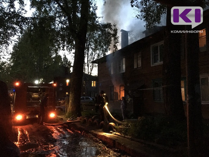 В Коми горел двухэтажный дом, дежурила реанимация