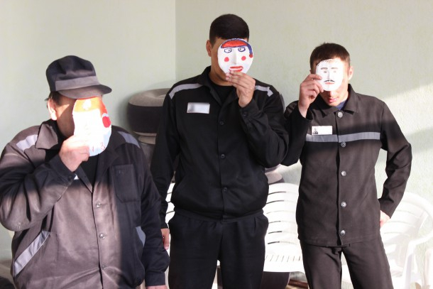 В ухтинской колонии заключенные сделали себе маски из теста