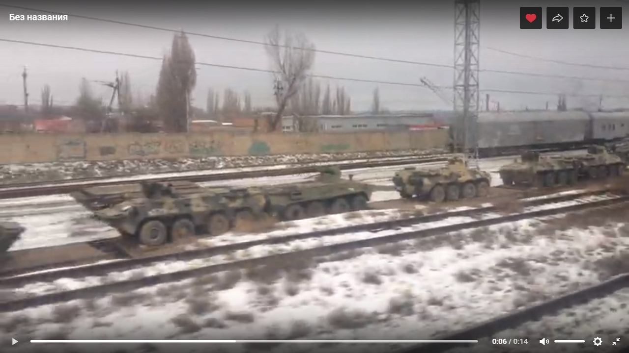Ухтинец снял с поезда на видео разбитые  военные танки