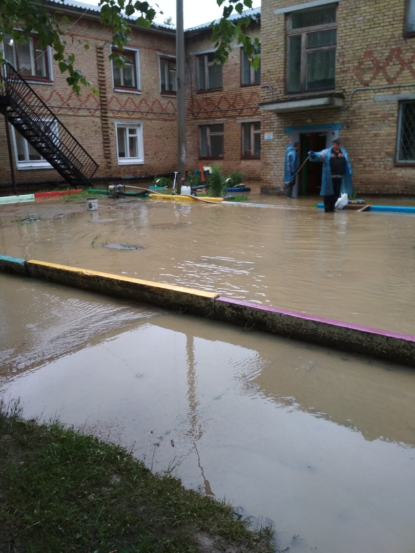Во время ливня в Ухте вода затопила группы детского сада