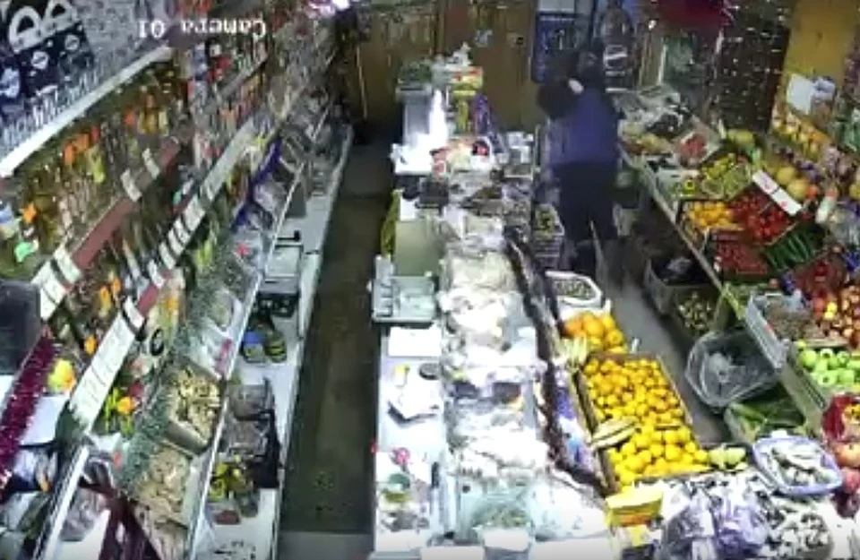 Появилось видео с жестокого нападения на продавца в Ухте