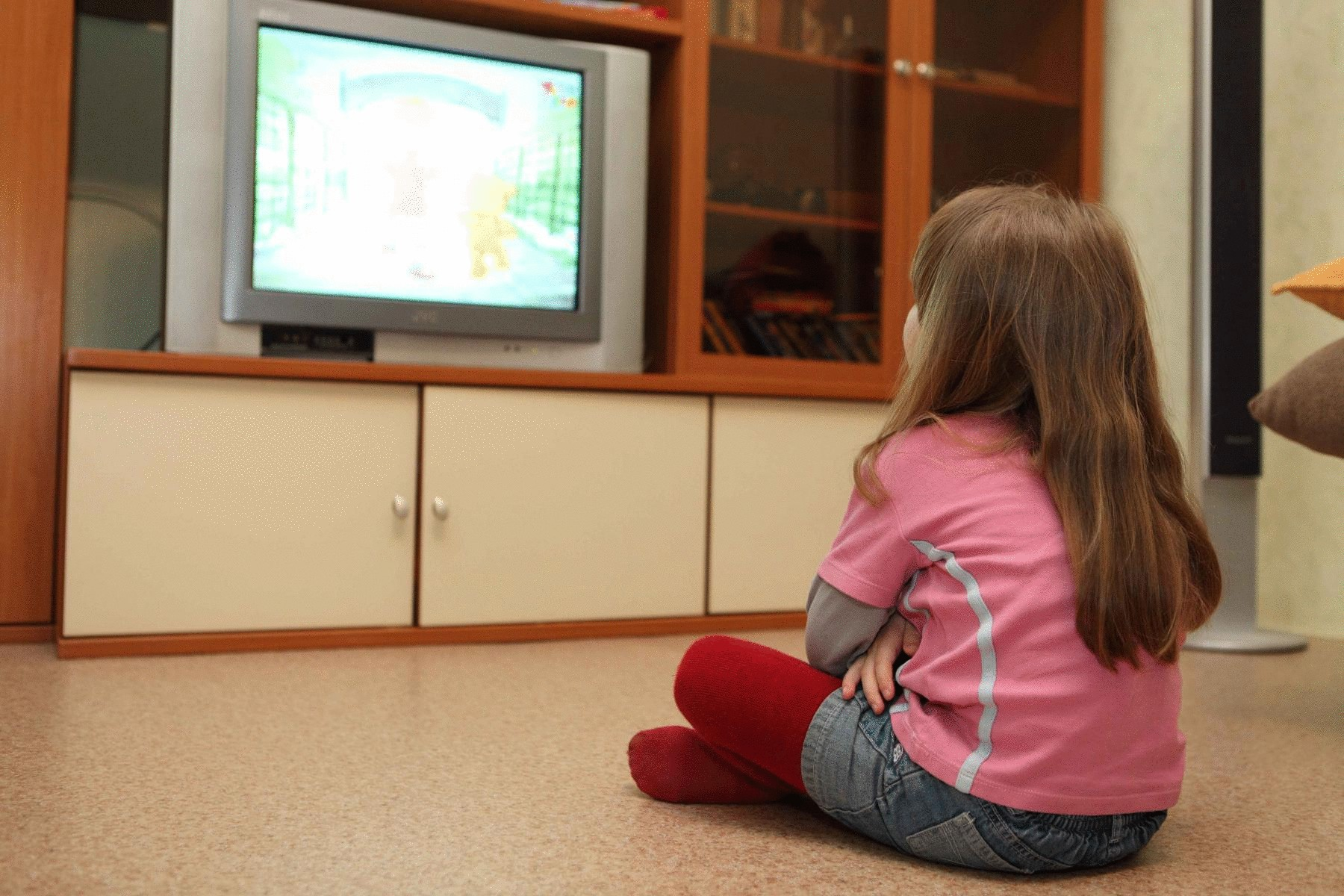 Роспотребнадзор объяснил, почему детям вредно смотреть телевизор