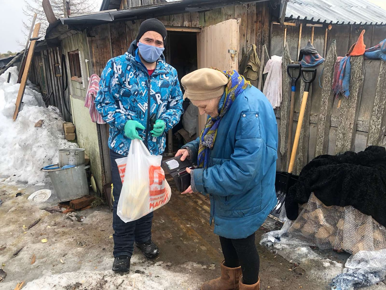 Ухтинские волонтеры помогают жителям дальних поселков