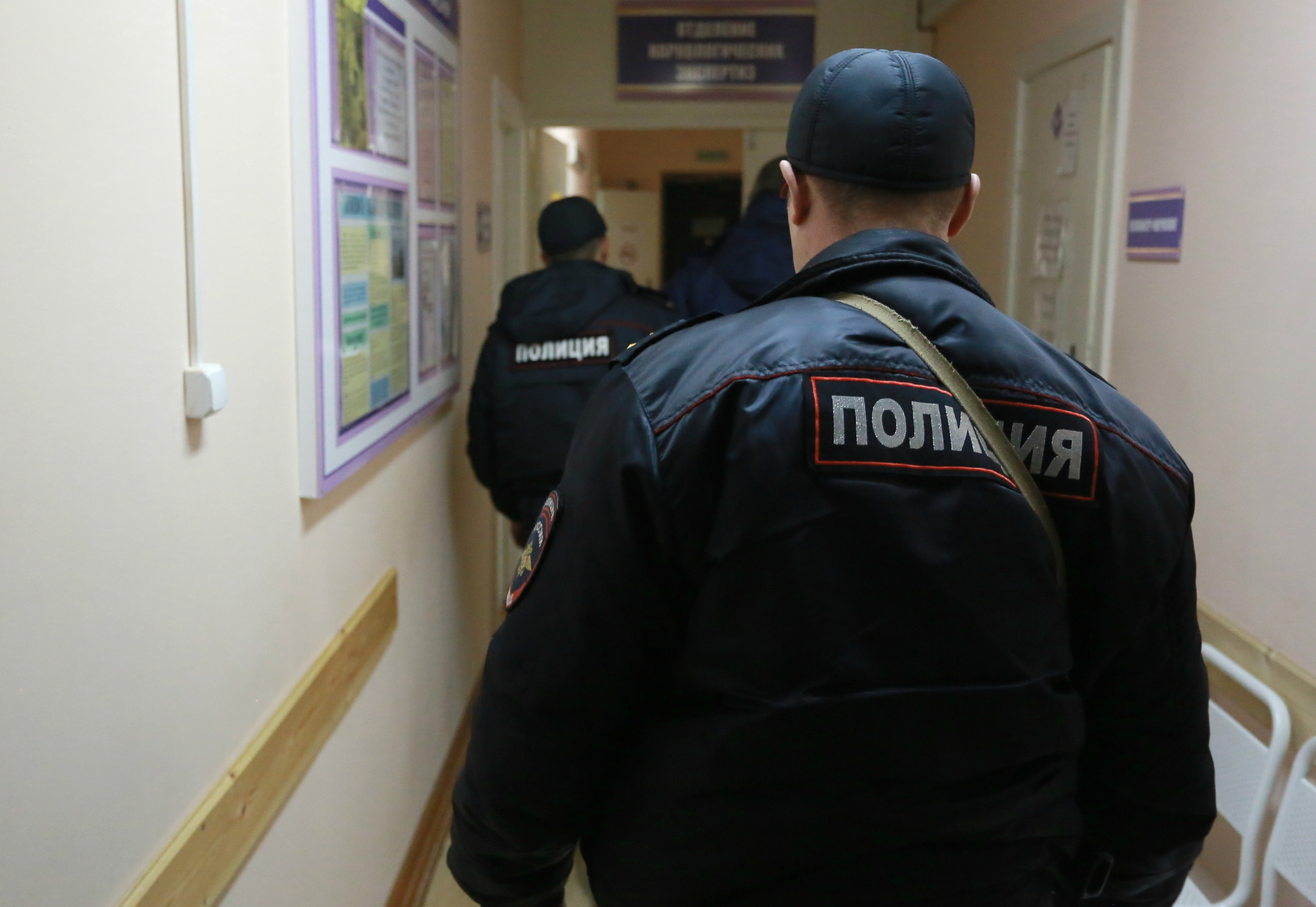 В сети появилась информация о том, что возле жилого дома в Сосногорске найдено тело мужчины в наручниках