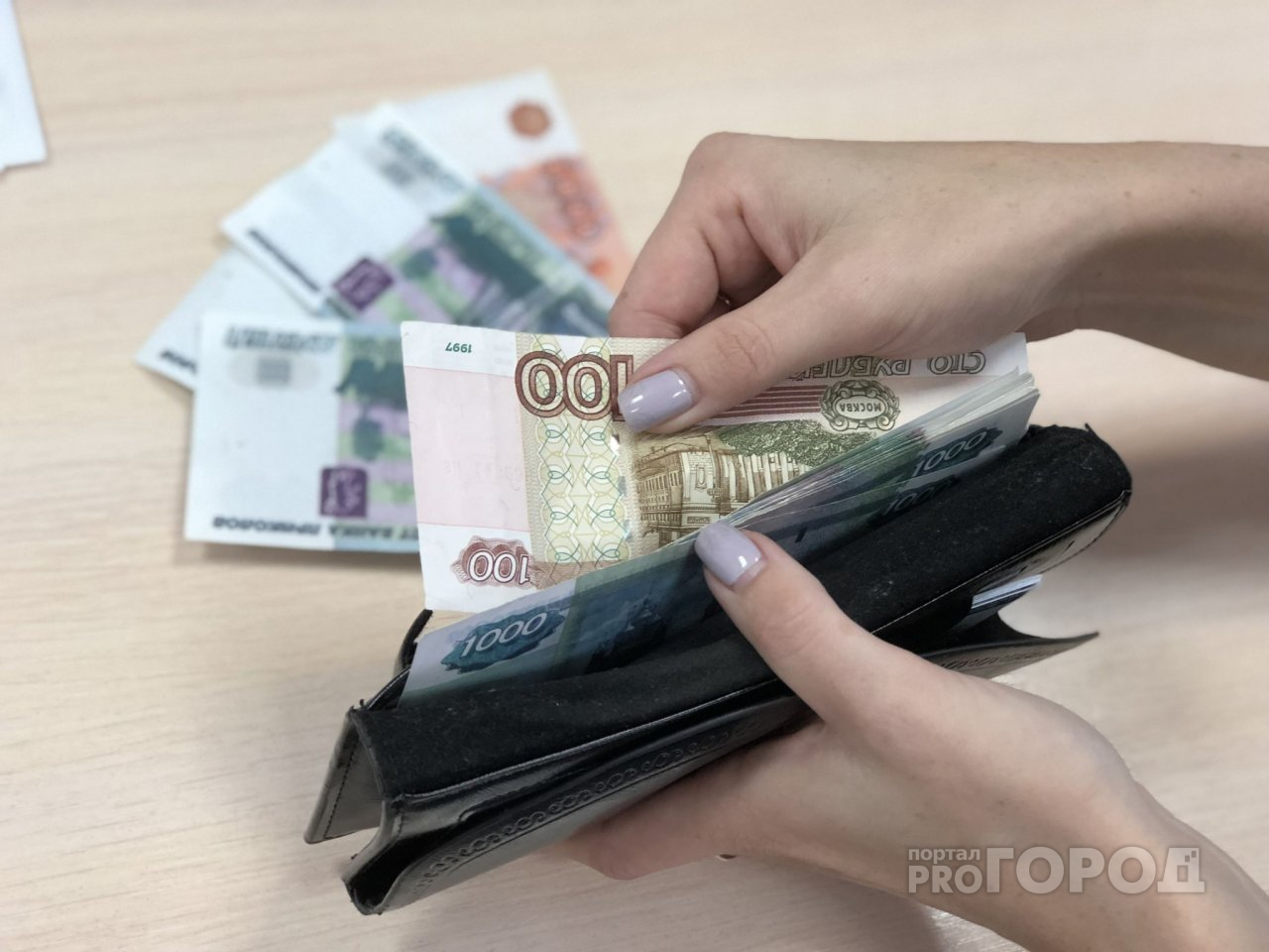 Большинство россиян недовольны уровнем своей зарплаты: эксперты провели исследование