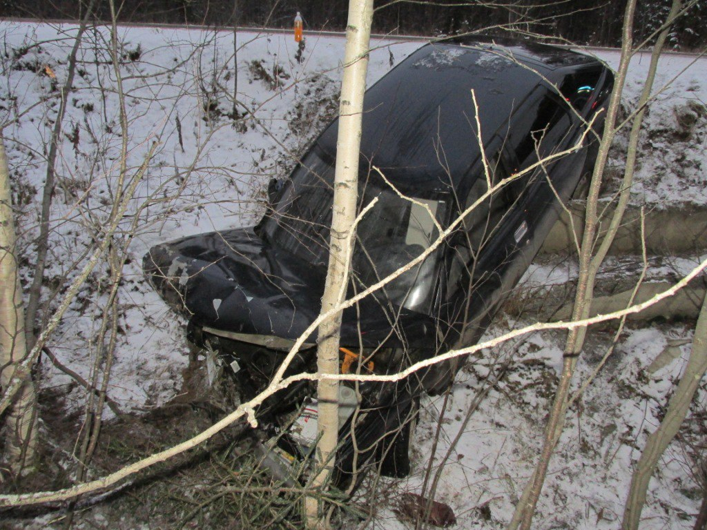 На трассе Ухта-Сыктывкар водитель вылетел в кювет, пострадал пассажир
