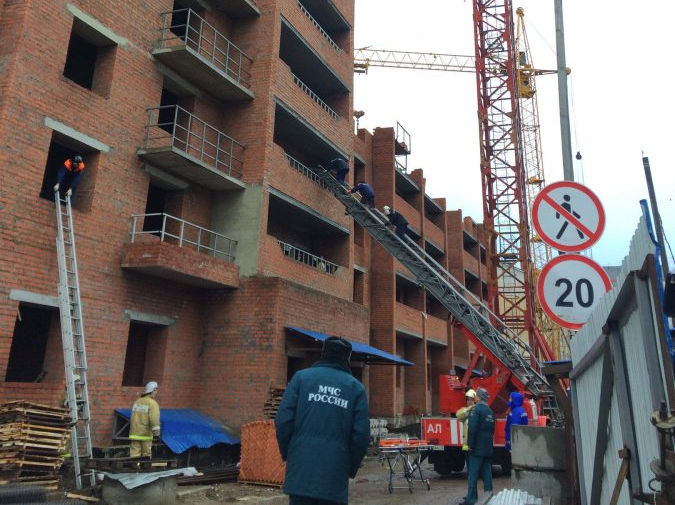Новости России: В Саранске рухнули перекрытия на стройке, двое погибли, один под завалами