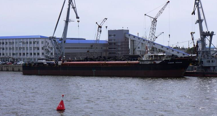Новости России: В Крыму экипаж парохода умирает с голоду, но их не пускают ни в один порт