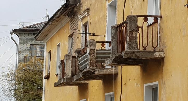 Кто должен ремонтировать в Ухте разрушающийся балкон