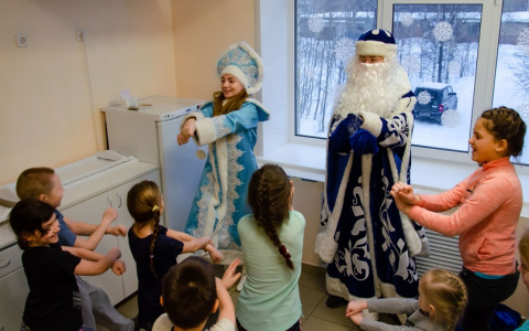 Пациентам детской больницы Ухты подарили новогоднюю сказку