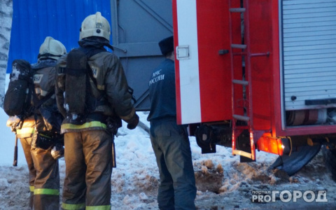 В Коми на пожаре погиб мужчина и сильно пострадала женщина