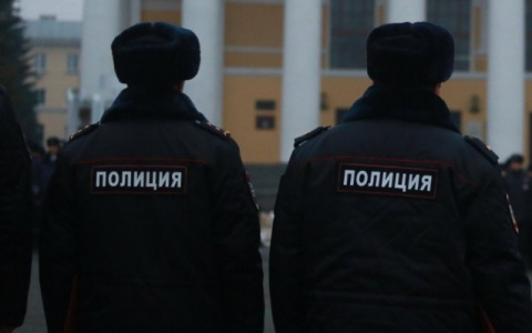 Россиянам запретят оскорблять полицейских в интернете