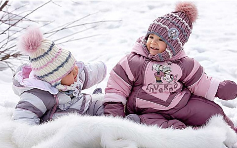 Как правильно одеть ребенка на прогулку, чтобы он не замёрз и не вспотел?