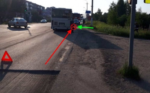 В Сосногорске под колеса автобуса попала пожилая женщина